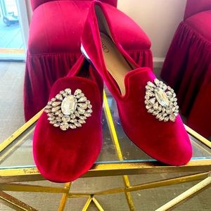 Cato Crushed Red Velvet Flats  Faux Suede Loafers Womens 10M w Rhinestone Broach